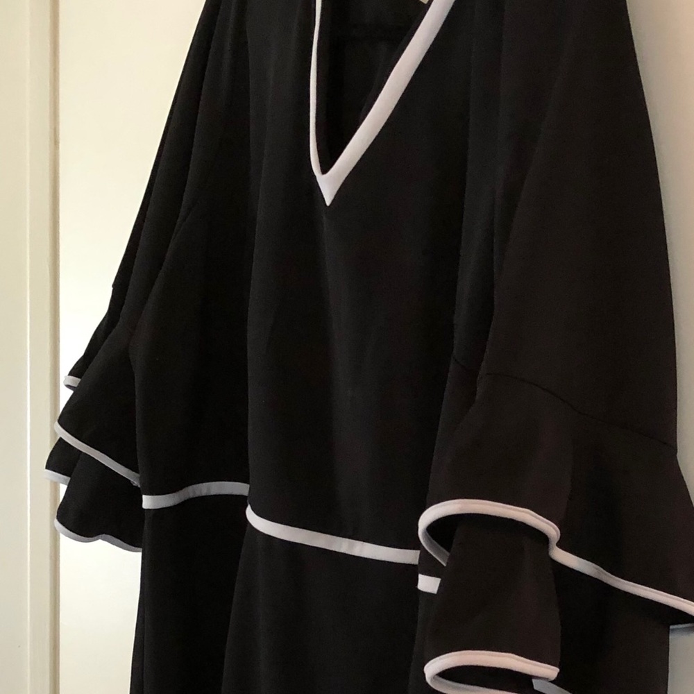 One Ruffle sleeve dress